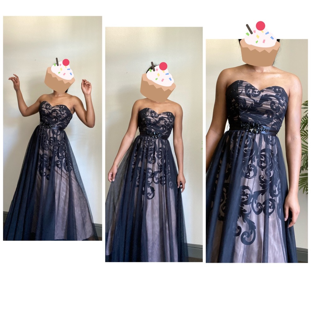 Sweetheart neckline black mesh gown